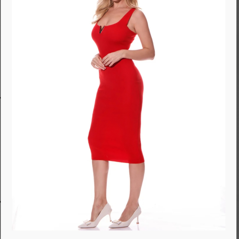 Galita Tight red dress with a golden detail in the center